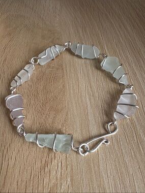 NWOT Hand Crafted Silver Plated Wire Wrapped Sea Glass Bracelet